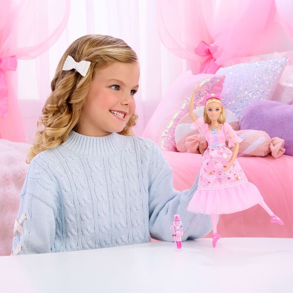 JLW51 Barbie Fındıkkıran Balesi Clara