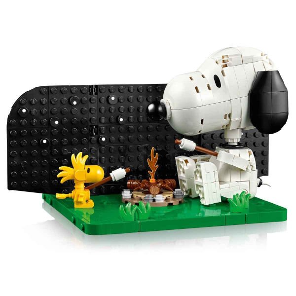 21368 Lego ideas Peanuts: Snoopynin Köpek Kulübesi 964 parça +18 yaş
