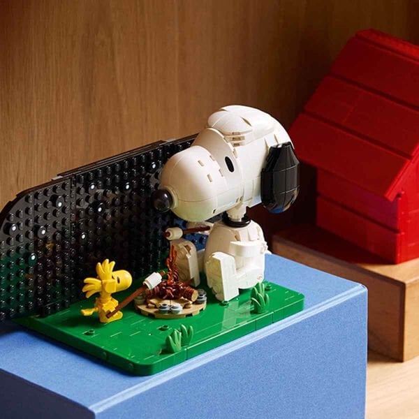 21368 Lego ideas Peanuts: Snoopynin Köpek Kulübesi 964 parça +18 yaş