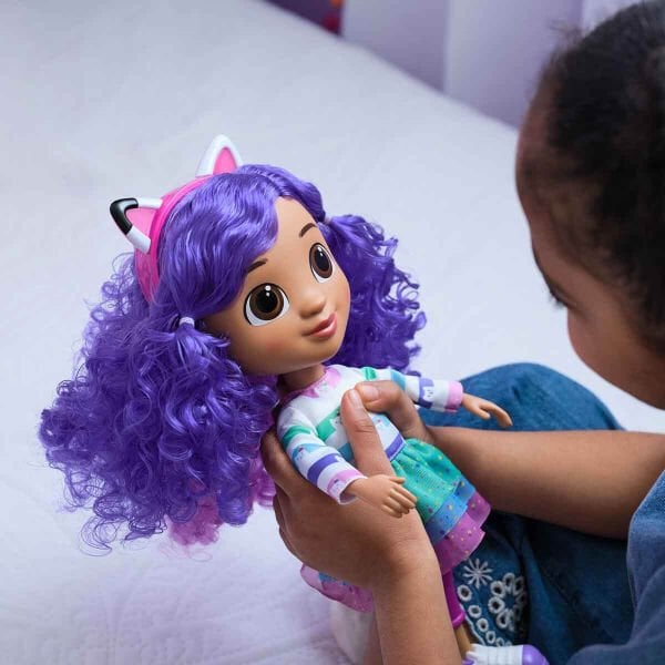 70859 SUN-SPM-FİGÜR GABBY S DOLLHOUSE ŞARKI SÖYLEYEN BEBEK SESLİ 30CM