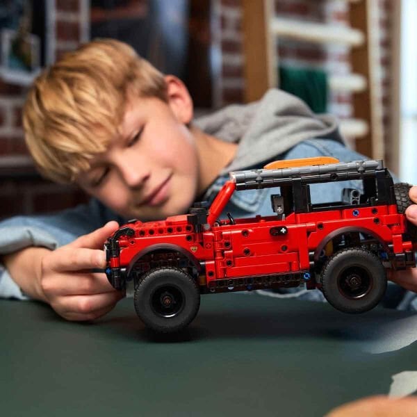 42213 Lego Technic Ford Bronco SUV 943 parça +9 yaş