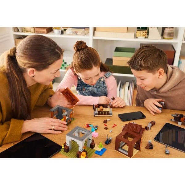 21278 Lego Minecraft Pillager Karakolu ve Ravager 665 parça +9 yaş