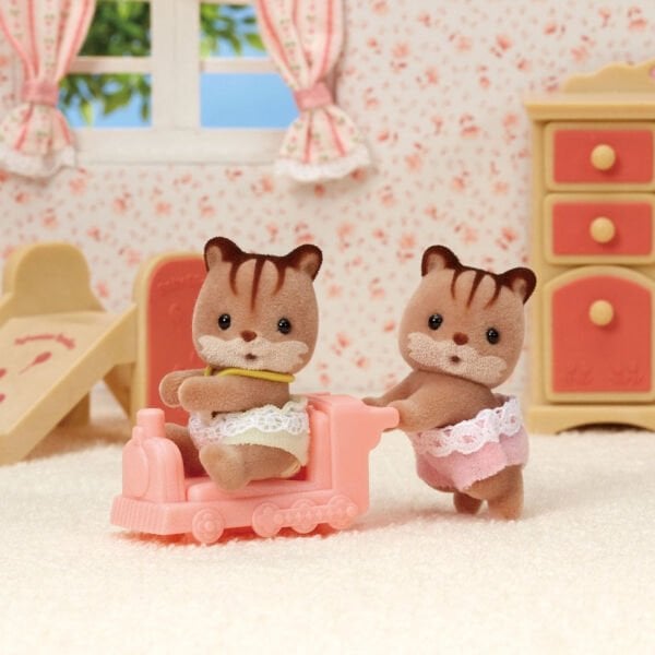 5421 Sylvanian Families İkiz Walnut Sincap Bebekler +3 yaş