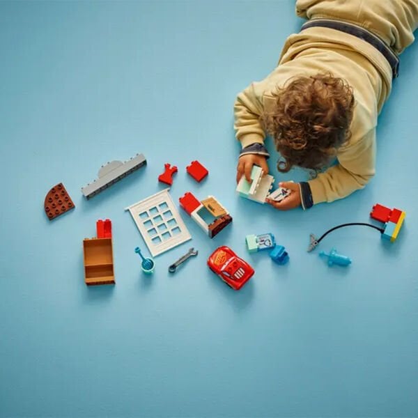 10456 Lego Duplo McQueen'in Doc'un Garajını Ziyareti 35 parça +2 yaş